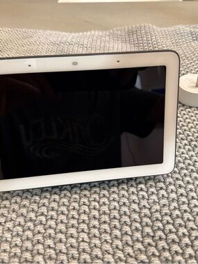 google Smart Tablet with White Front Bezel and Silver Edge